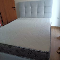 Κρεβατοκάμαρα με ύφασμα με κουμπιά